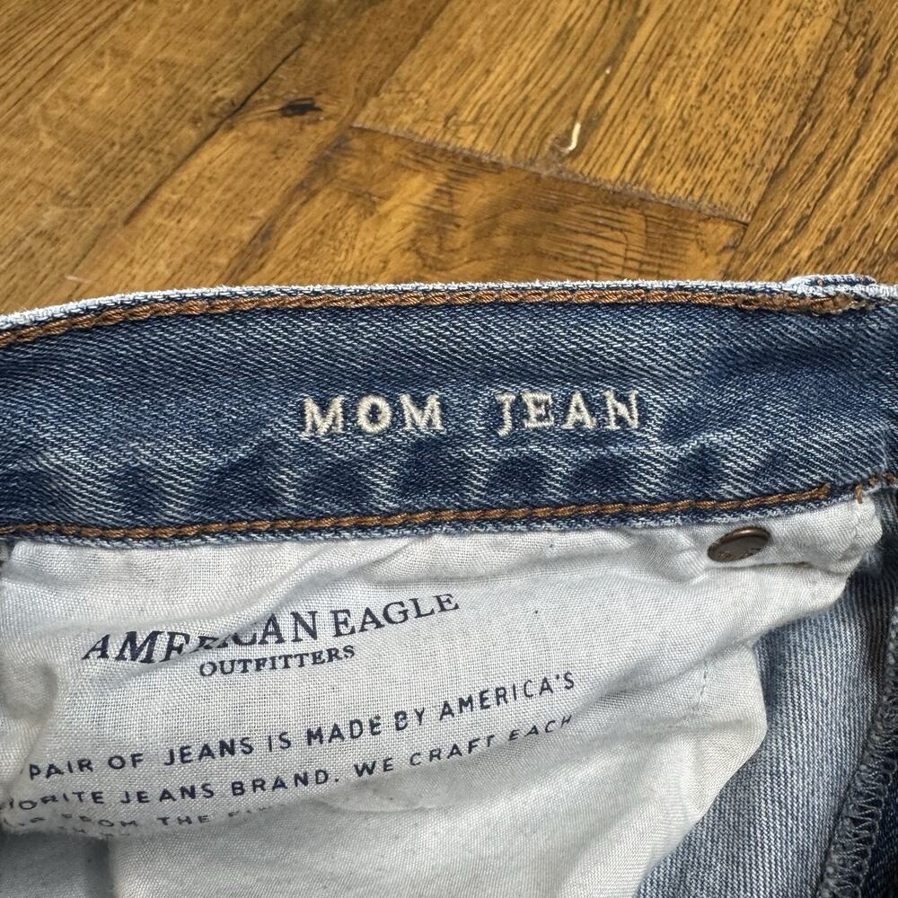 American Eagle Women's Size 12 High Rise Mom Jean Med Wash Inseam 28" Stretch - Picture 9 of 9